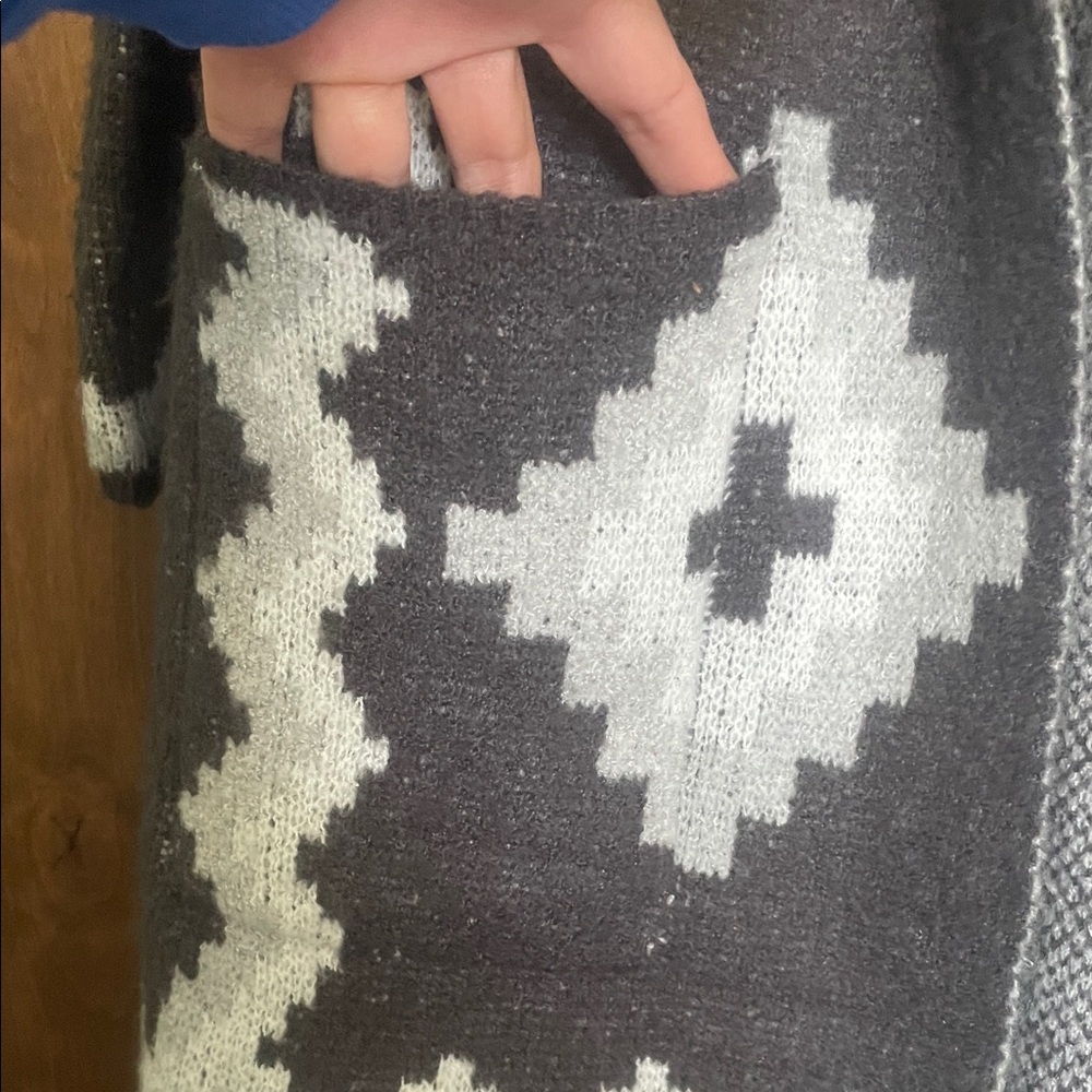 Chic Open Front Cardigan with Geometric Design - Picture 5 of 10